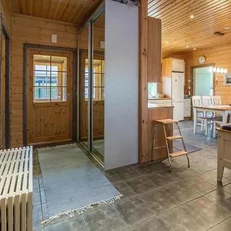 Holiday home Tuulenpuuska By Interhome Akaslompolo